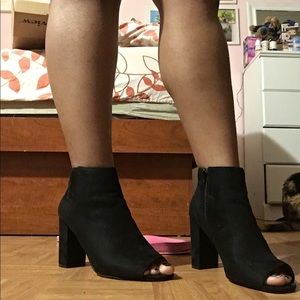 Comfy cute Peep toe black boots